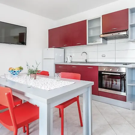 Apartment Grebastica Lxxxviii شقة